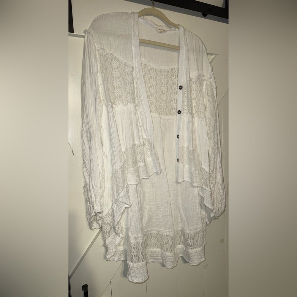 POL high low gauze and floral lace button down